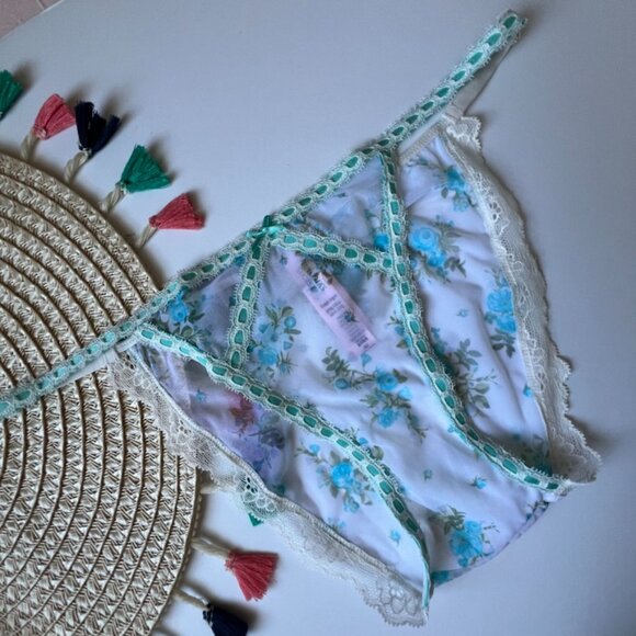 Victoria's Secret Lace Ribbon-Slot String Bikini Panty Floral Medium NEW - Picture 2 of 3